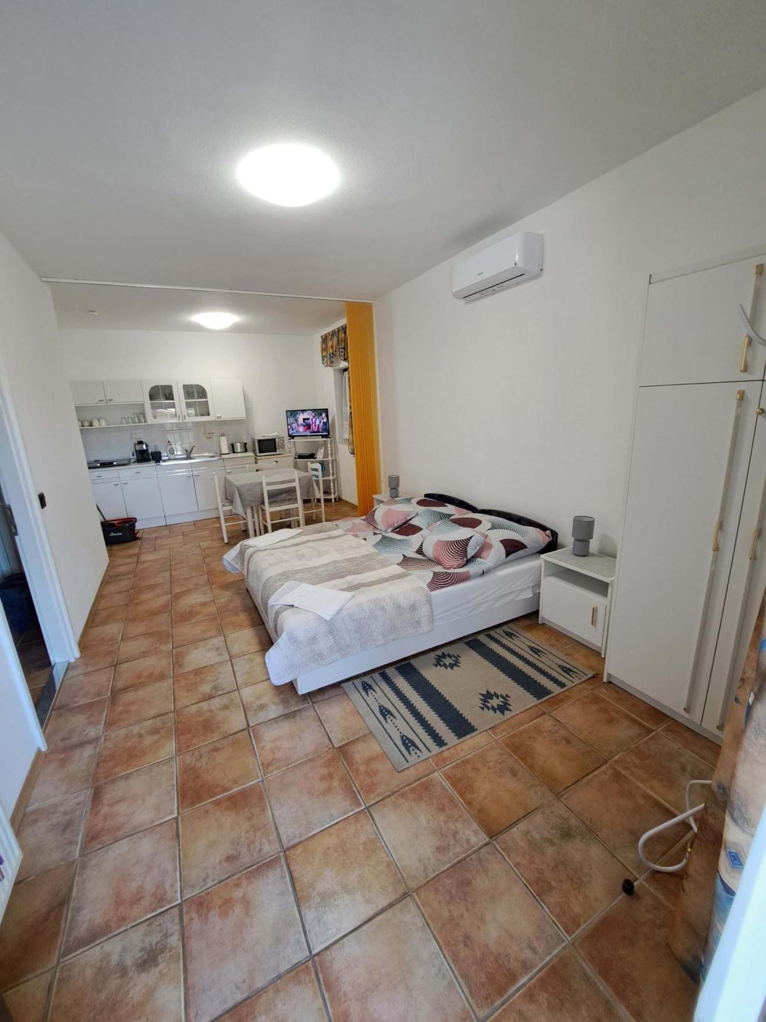 Istvan Apartmanok Кестхей Екстер'єр фото